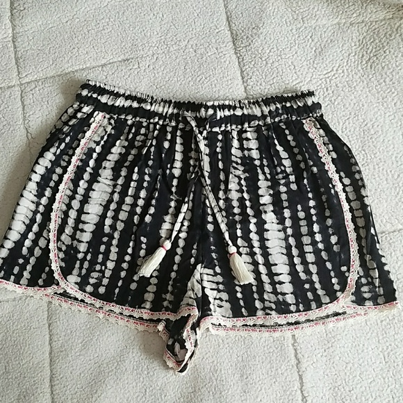 💕 TOPSHOP CROCHET TRIM TIE-DYE SHORTS - Picture 4 of 8